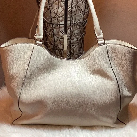 Authentic Tory Burch Elegant Cream Bombe T Tote Bag - Picture 3 of 9